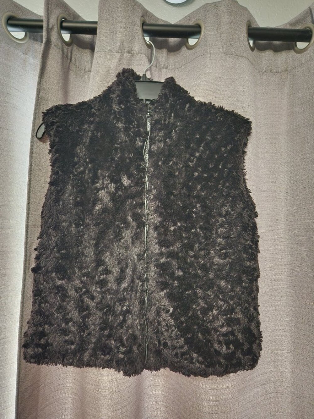 Faux fur zipper vest